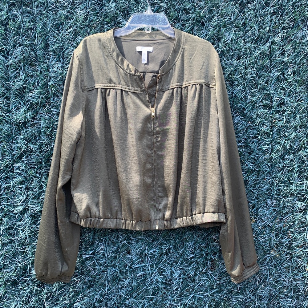 Elegant green bomber jacket